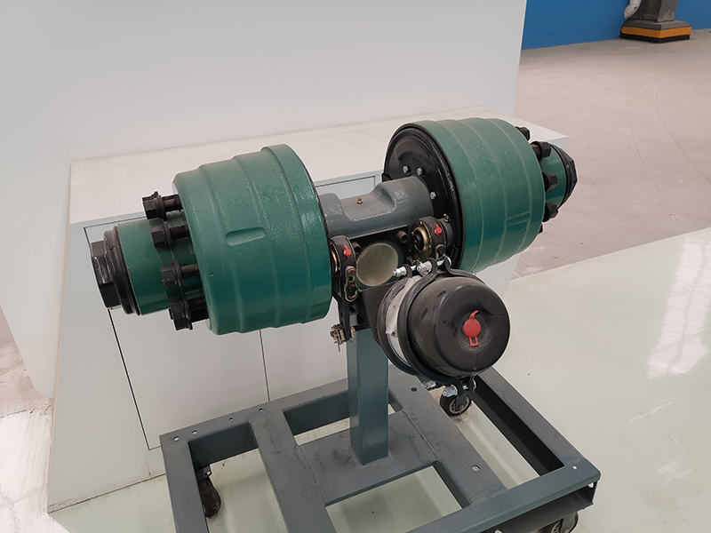 Hydraulischer Achsanhänger Hydraulic Axle Trailer