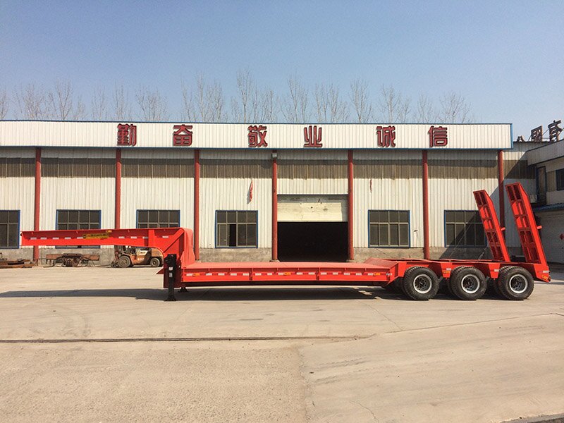 Tiefbett-Sattelauflieger Low Bed Semi Trailer