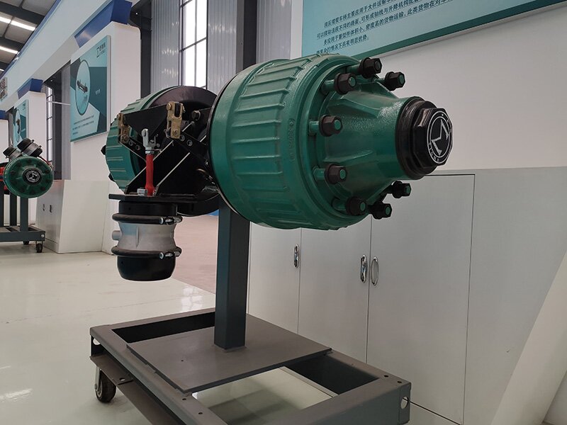 Hydraulische Schwingarmachse Hydraulic Swing Arm Axle